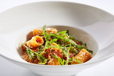 Bolonya soslu lezzetli rigatoni