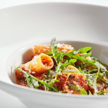 Bolonya soslu lezzetli rigatoni