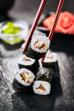 lezzetli suşi rulo