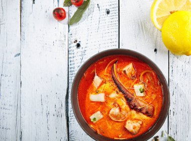 Geleneksel Tay Tom Yam Kung çorbası