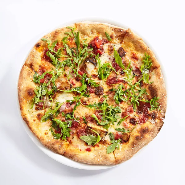 披萨与波西尼蘑菇和松露油顶视图 — 图库照片