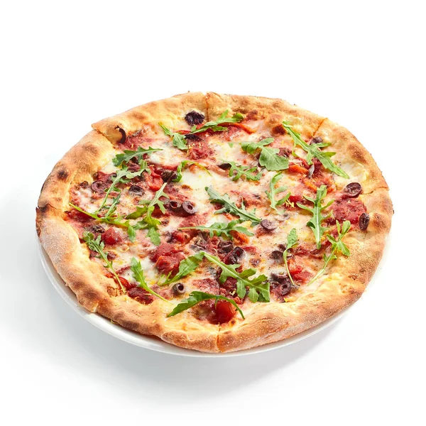 Pizza mit Thunfisch, Kalamata-Oliven und Paprika — Stockfoto