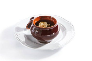 Bir kil Seramik Tencerede Geleneksel Rus Köfte