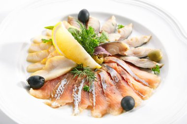 Ham Çeşitli Balık Lezzetleri veya Sashimi İzole