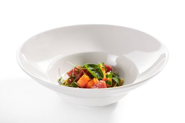 Baharatlı Papaya Soslu Ton Balığı Salatası İzole