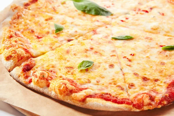 Pizza Margarita eller Margherita med körsbärstomater — Stockfoto