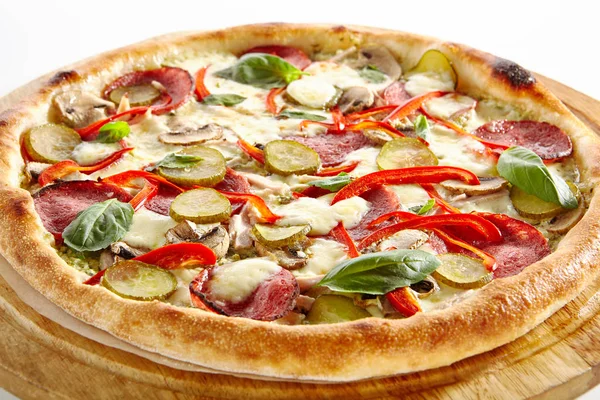 奶油披萨与塞尔韦拉特 — 图库照片
