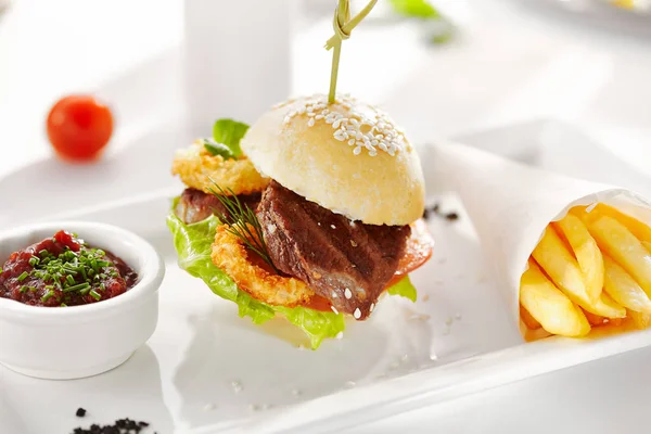 Gourmet Restaurante Deliciosa Comida Para Cenar Primer Plano Sandwich Con — Foto de Stock