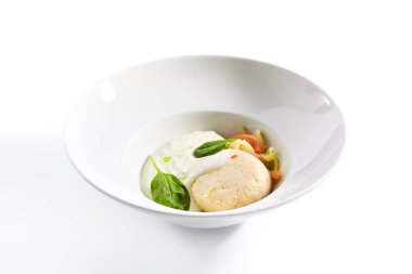 Kamçatka yengeci ve deniz tarağı suflesi yakın plan.