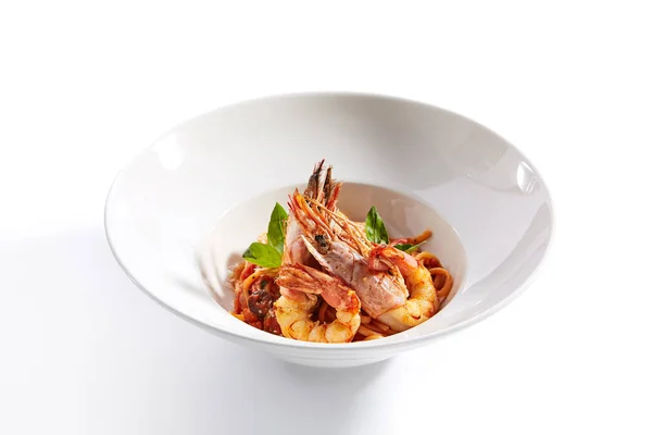 Shrimp linguine with smoked red pepper sauce closeup — ストック写真