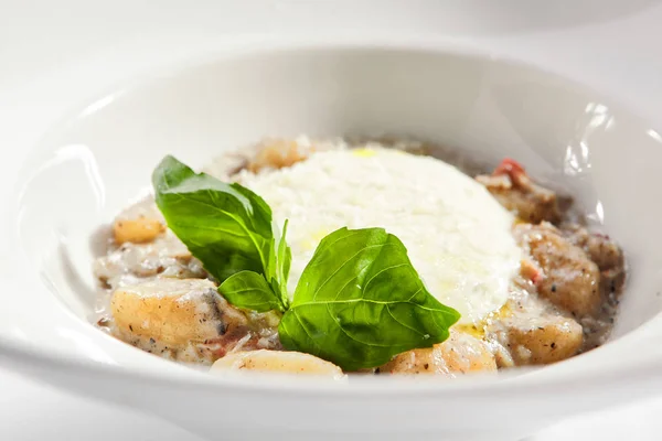Gnocchi i svampsås med ost espuma — Stockfoto