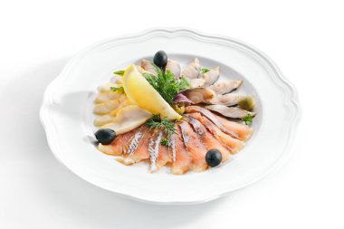 Ham Çeşitli Balık Lezzetleri veya Sashimi İzole