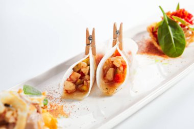 Deniz ürünleri çeşitleri ile Taco 