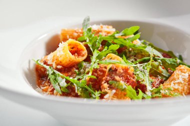 Bolonya soslu lezzetli rigatoni