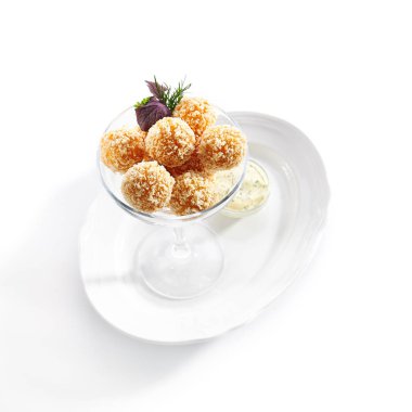 Mozzarella, Köy Peyniri ve Tatarlı Ekmekli Peynir Topları 