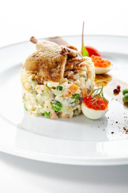 Kavrulmuş Bıldırcın ile Olivier Salatası veya Rus Salatası 