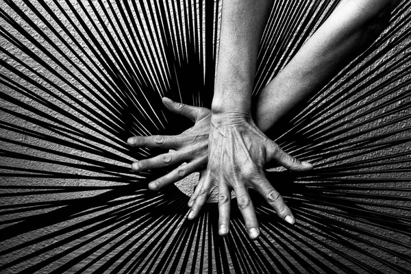 Ludzkie Ręce Wzór Czarnymi Liniami Czerni Bieli — Zdjęcie stockowe