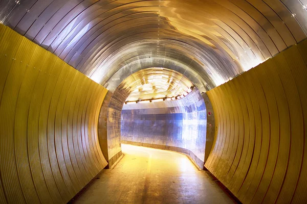 Modern public tunnel working as a pathway between two streets — Stock Photo, Image