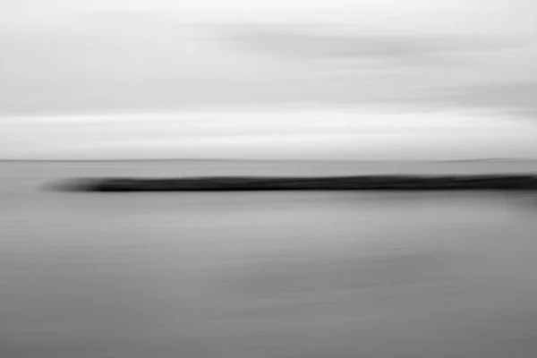 アブストラクト単色11月湖のぼやけた動き — ストック写真