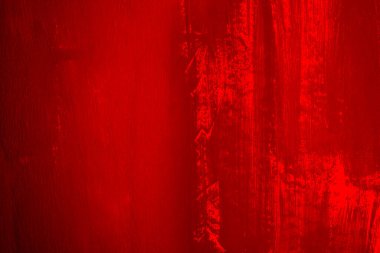 Kırmızı tebeşirle boyanmış duvarın yakın plan fırça darbeleriyle.