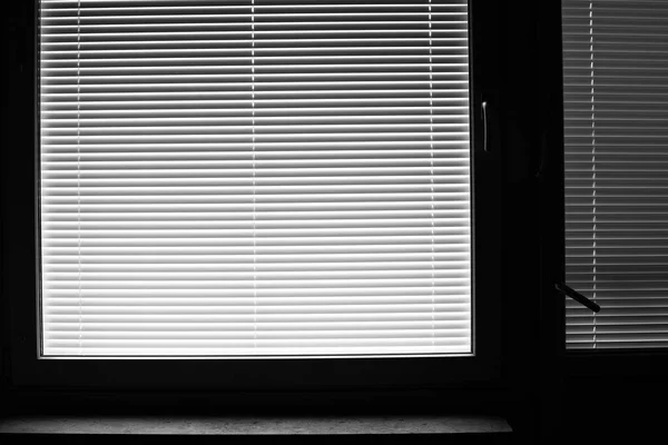 Ventana Con Persianas Habitación Oscura Blanco Negro —  Fotos de Stock