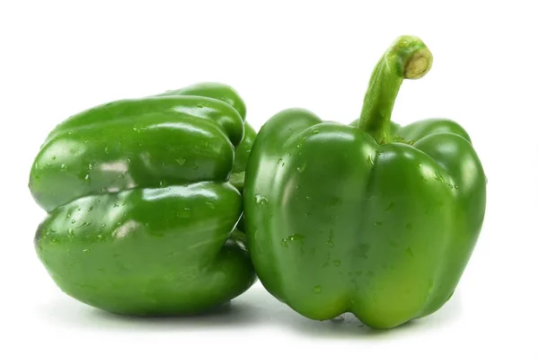 Grüne Paprika Auf Weißem Hintergrund — Stockfoto