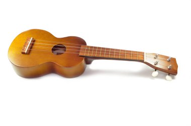 Beyaz arka plan üzerinde izole kahverengi ukulele gitar