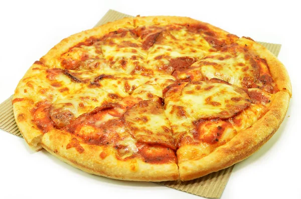 Pizza Salami Izolowana Białym Tle — Zdjęcie stockowe