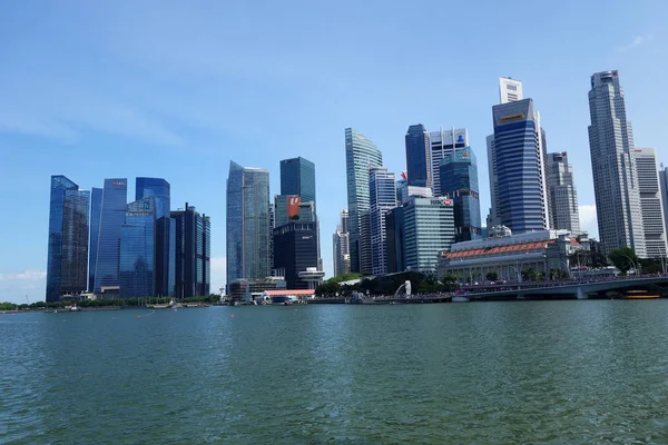 シンガポール 2018 シンガポール市街のスカイラインや都市景観と昼間の青い空と金融街金融のハブ — ストック写真