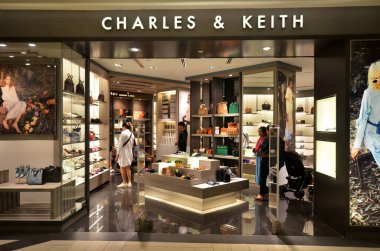 Singapur-Haziran 17, 2018: Charles ve Keith Marina Square, Singapur çıkış saklayın. Bu dükkan Charles ve Keith Wong Kardeşler tarafından kuruldu.