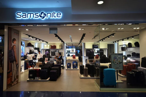 Singapur-Haziran 17, 2018: Singapur Samsonite mağaza. Bir Amerikan Bagaj üretici ve perakendeci Samsonite Uluslararası S.A. olduğunu