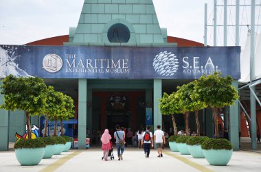 Singapur -23 Haziran 2018:: deniz deneyimsel müze ve akvaryum Singapur Sentosa Adası. Singapur önemli bir parçası olduğunu deniz ipek yolu vitrinler