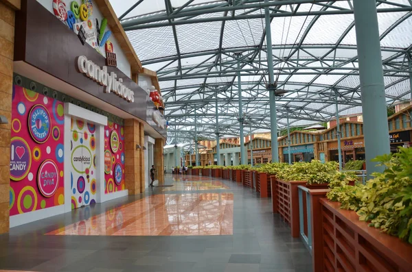 Singapur -23 Haziran 2018:: Resorts dünya Sentosa dükkanında Candylicious. Candylicious dünyanın en büyük şeker dükkanı Singapur'da geliştirilen uluslararası bir kavram olduğunu