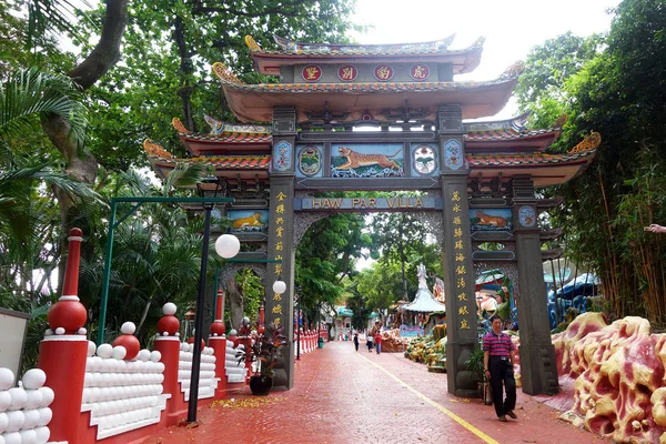 新加坡 2018年6月23日 新加坡山楂标准别墅花园景观 该公园包含了1000多座雕像和150个巨型立体模型描绘中国神话和民俗 — 图库照片