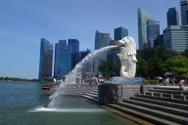 Singapore Juni 2018 Merlion Standbeeld Fontein Merlion Park Singapore Skyline — Stockfoto