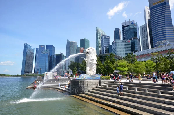 Singapore Juni 2018 Merlion Standbeeld Fontein Merlion Park Singapore Skyline — Stockfoto