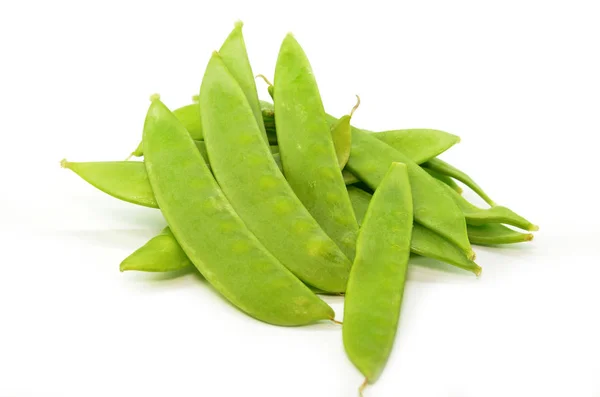 Högen Färska Snap Peas Isolerad Vit Bakgrund — Stockfoto