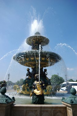 Paris, Fransa-Temmuz 23, 2018: Ayrıntılar Çeşme nehir ticaret ve Place de la Concorde Paris, Fransa'da navigasyon