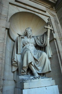 Paris, Fransa-Temmuz 23, 2018: Saint Paul Havari, heykel Portal Saint Sulpice Kilisesi, Paris, Fransa