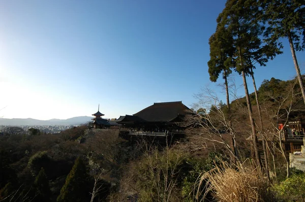日本京都 2018年4月23日 日本京都清水寺景观 寺庙是古代京都教科文组织世界遗产遗址的历史遗迹的一部分 — 图库照片