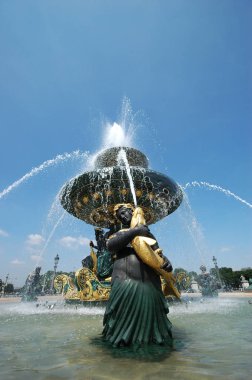 Paris, Fransa-Temmuz 23, 2018: Ayrıntılar Çeşme nehir ticaret ve Place de la Concorde Paris, Fransa'da navigasyon