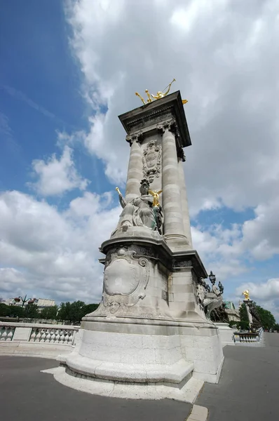 Paris France Jul 2018 Des Statues Renommée Bronze Doré Veillent — Photo