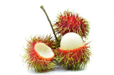 Olgun rambutan beyaz arka plan üzerinde izole