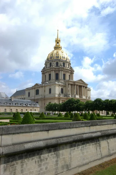 France 2018年7月 荣在巴黎与拿破仑的坟墓在金黄圆顶之下 — 图库照片