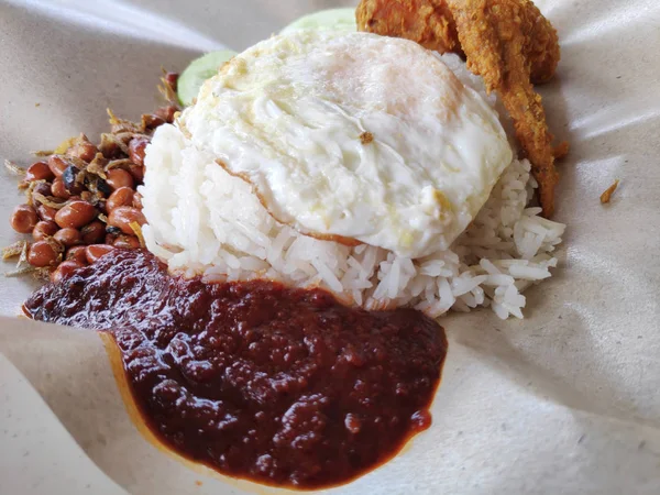 Nasi Lemak Bertugas Restoran Tersebut Hidangan Terkenal Malaysia — Stok Foto