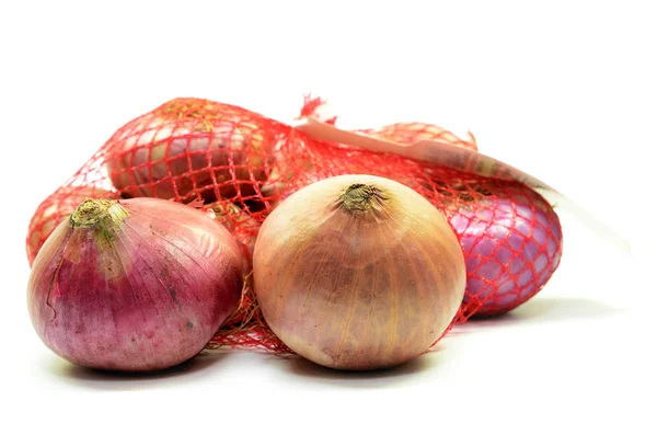 Pack Cebollas Rojas Aisladas Sobre Fondo Blanco — Foto de Stock