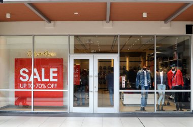 Genting Highlands, Malezya - 03 Aralık 2018: Genting Highlands Premium Outlet, Malezya, Calvin Klein çıkış. Calvin Klein lüks ve ticari çizgili bir Amerikan moda ev.