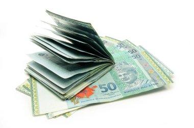 Malezya Ringiti yığın beyaz arka plan üzerinde