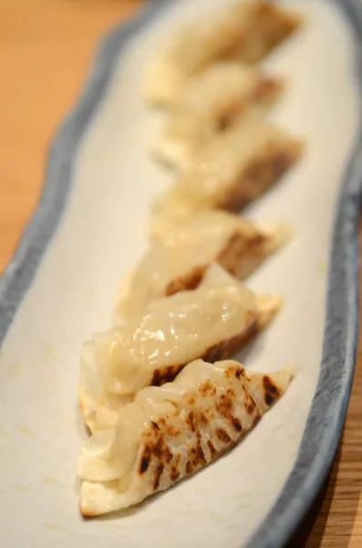 Japonês Tradicional Prato Frito Recheado Gyoza Bolinhos — Fotografia de Stock