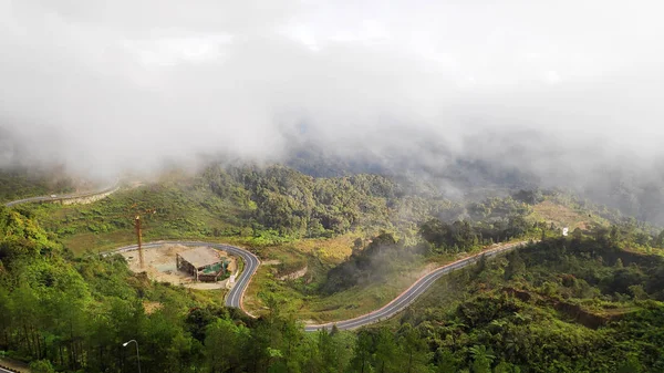 Vue Panoramique Paysage Haute Montagne Avec Une Route Étroite Qui — Photo